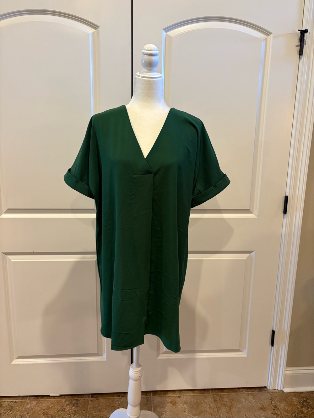 Women’s Forest Green V-Neck Short Sleeve Tunic Dress